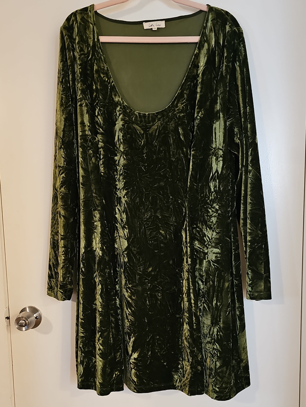 Crushed Velvet Scoop-Neck Long-Sleeve Dress in Olive Green